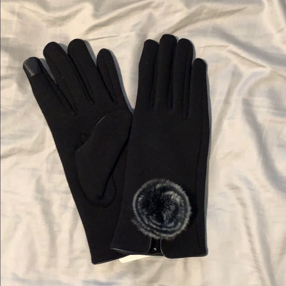 Faux fur adorned black gloves